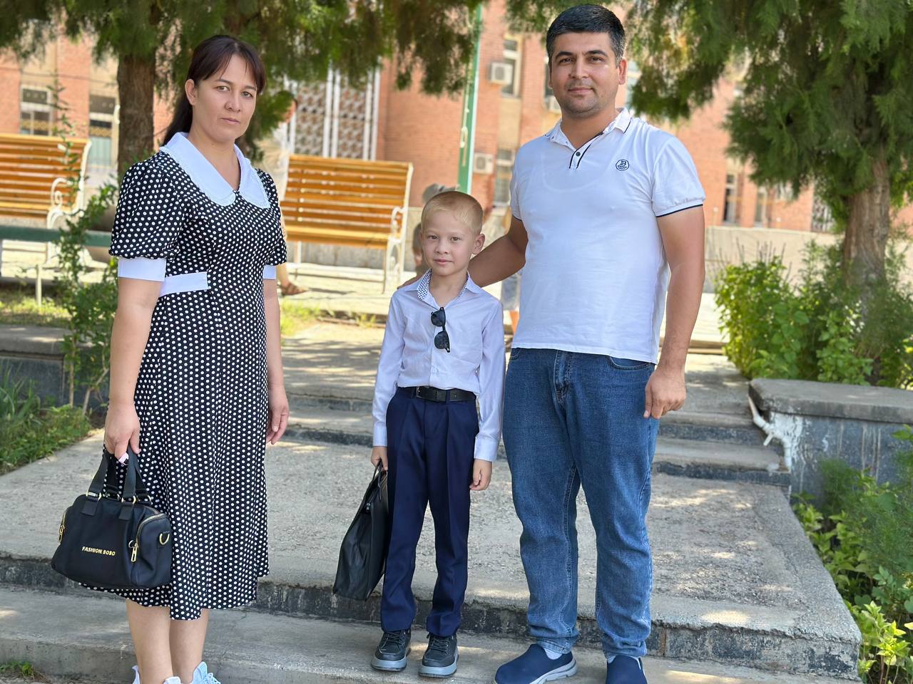 MUSTAQILLIK BAYRAMIGA MUNOSIB TUHFA — BOLAJONLARGA O‘QUV QUROLLARI TOPSHIRILDI 2
